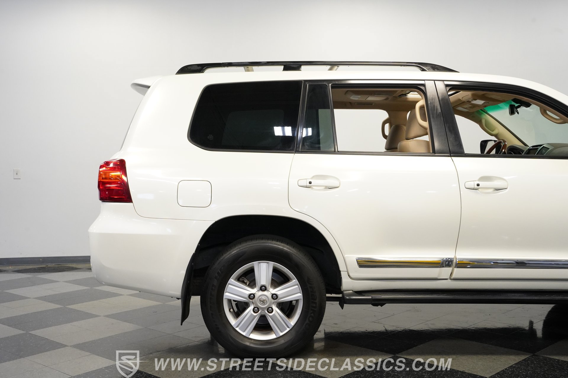Used 2013 Toyota Land Cruiser AWD/4WD image 29
