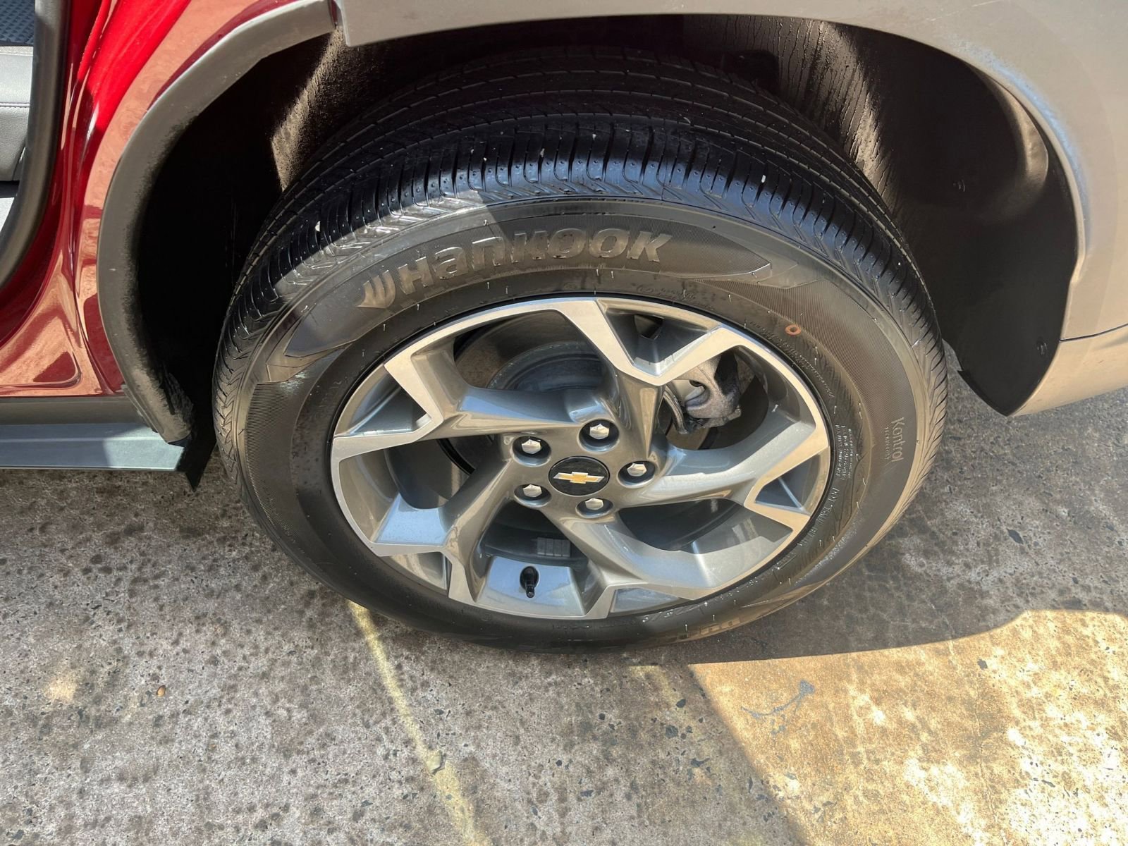 Used 2025 Chevrolet Trax LT FWD image 24