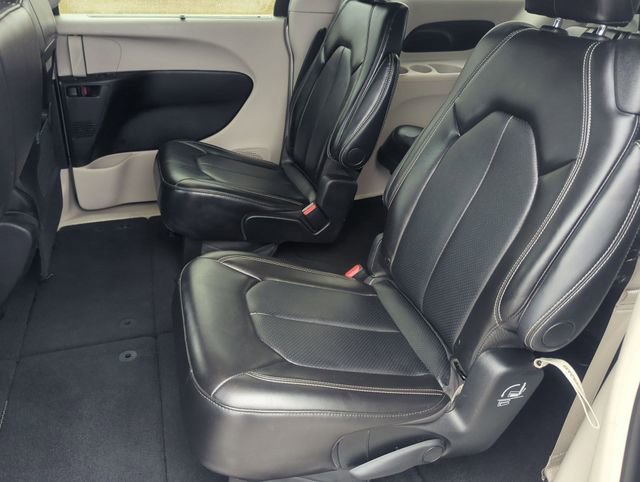 Used 2024 Chrysler Pacifica Touring-L image 21