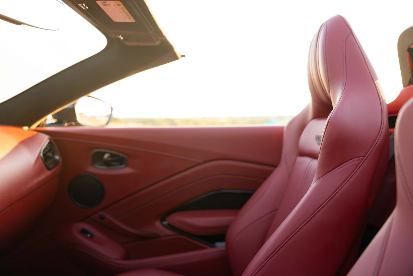 Used 2023 Aston Martin V8 Vantage Roadster RWD image 22