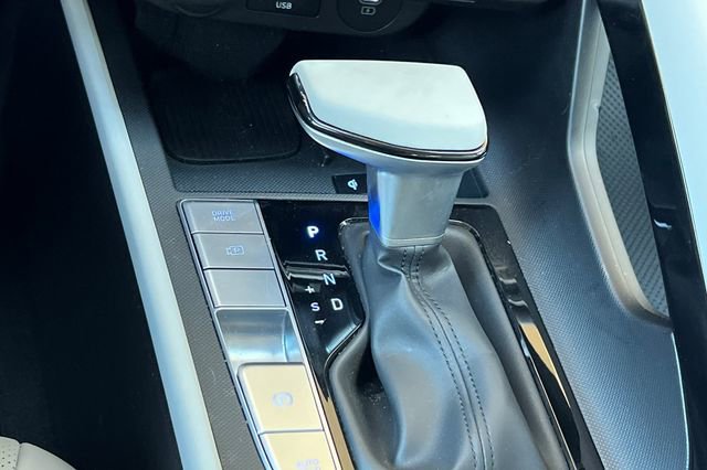 Used 2025 Hyundai Elantra Limited image 26