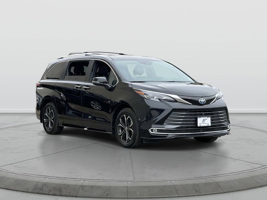 Used 2025 Toyota Sienna Platinum image 1
