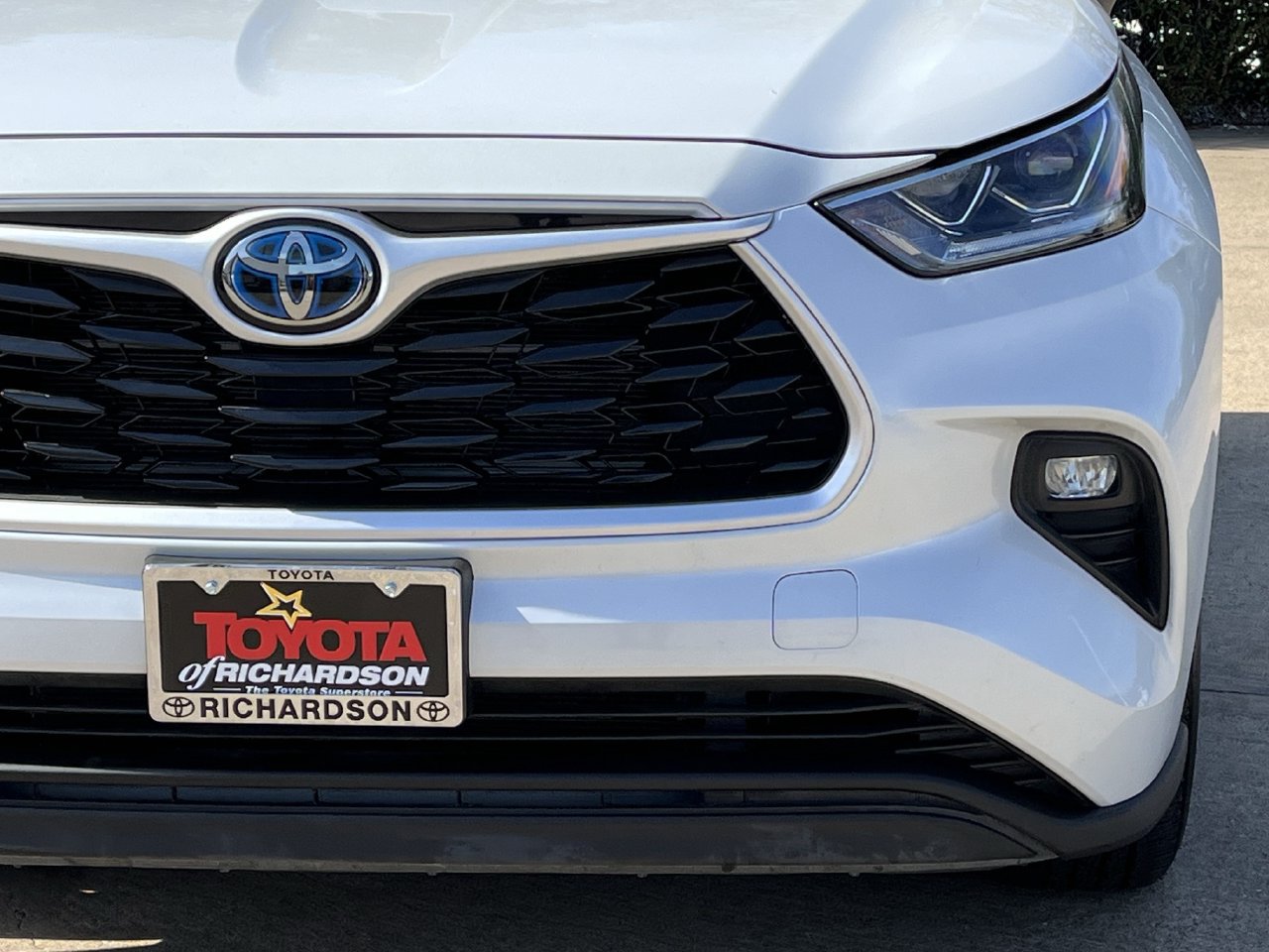 Used 2023 Toyota Highlander Bronze Edition FWD image 8