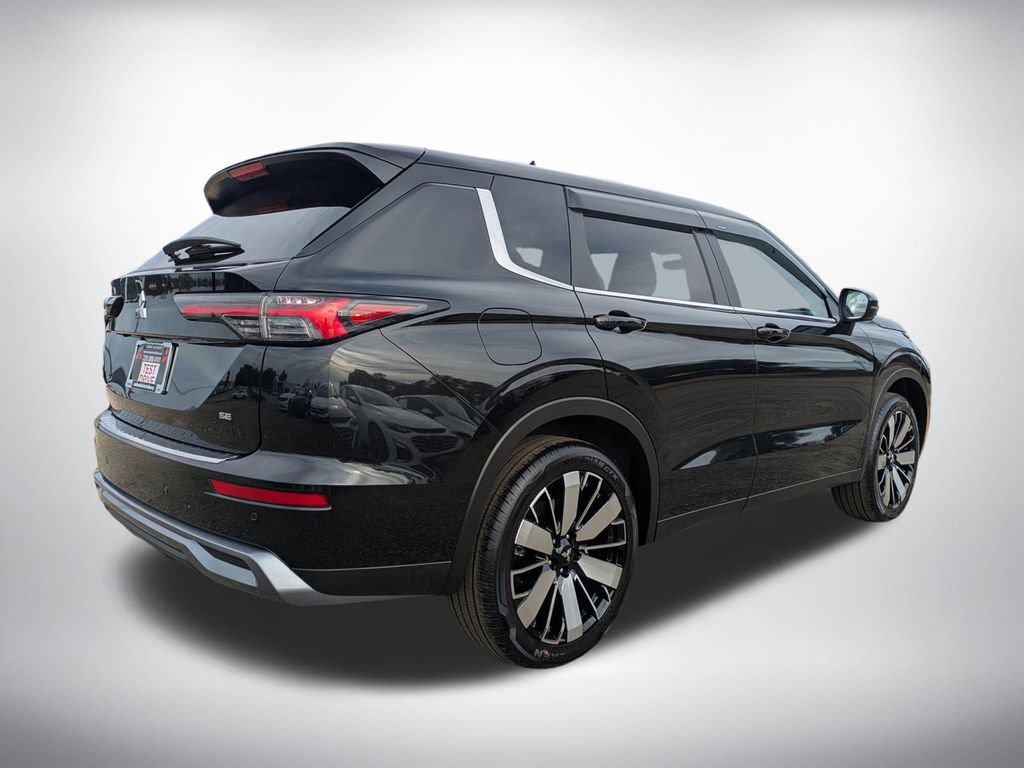New 2026 Mitsubishi Outlander SE FWD image 3