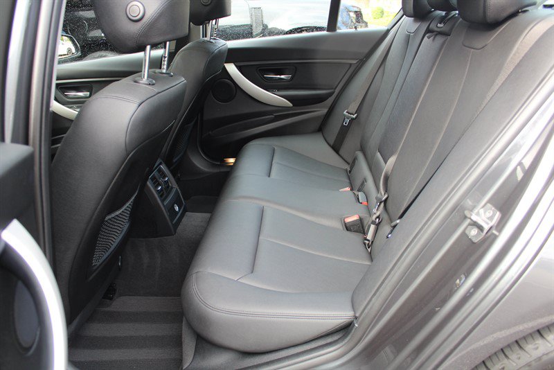 Used 2018 BMW 320i xDrive Sedan AWD/4WD image 24