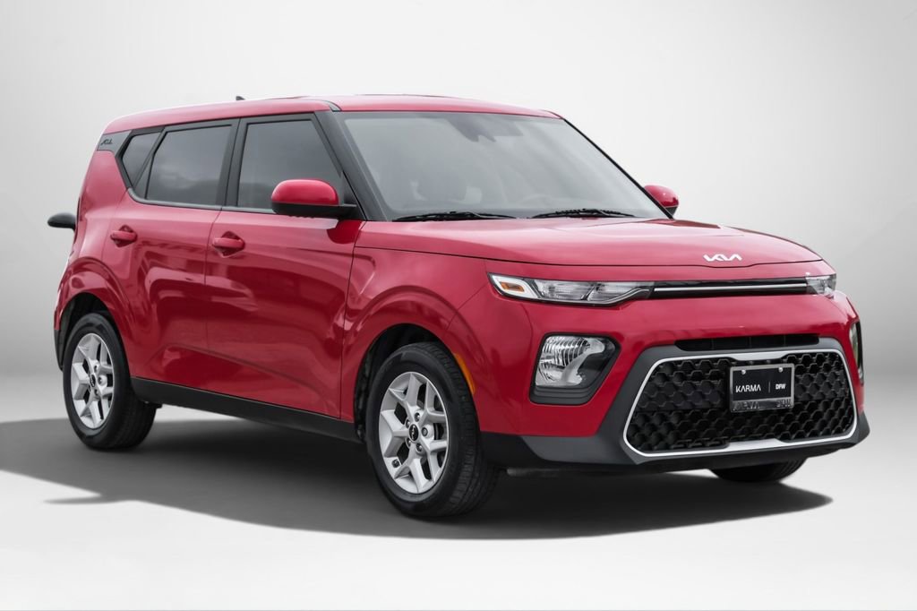 Used 2022 Kia Soul LX w/ Technology Package FWD image 4