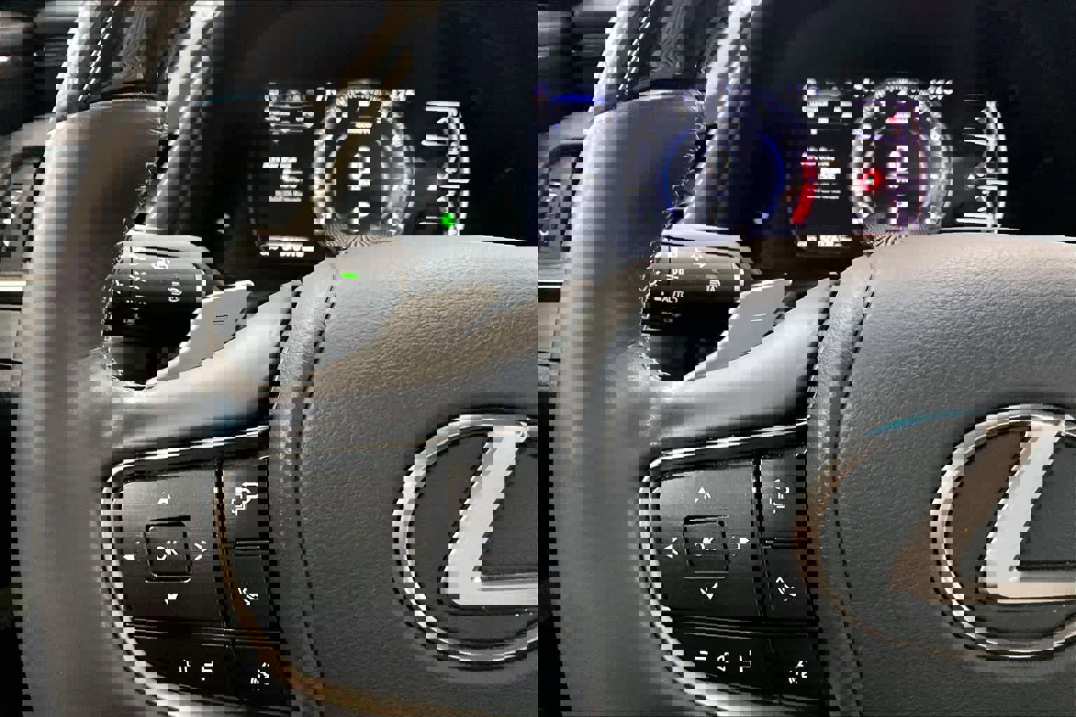 Used 2019 Lexus ES 350 Ultra Luxury w/ Accessory Package image 23