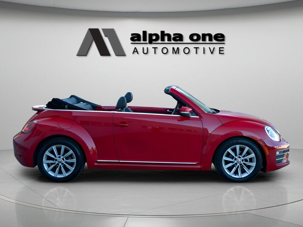 Used 2018 Volkswagen Beetle 2.0T S w/ Style & Comfort Package FWD image 4