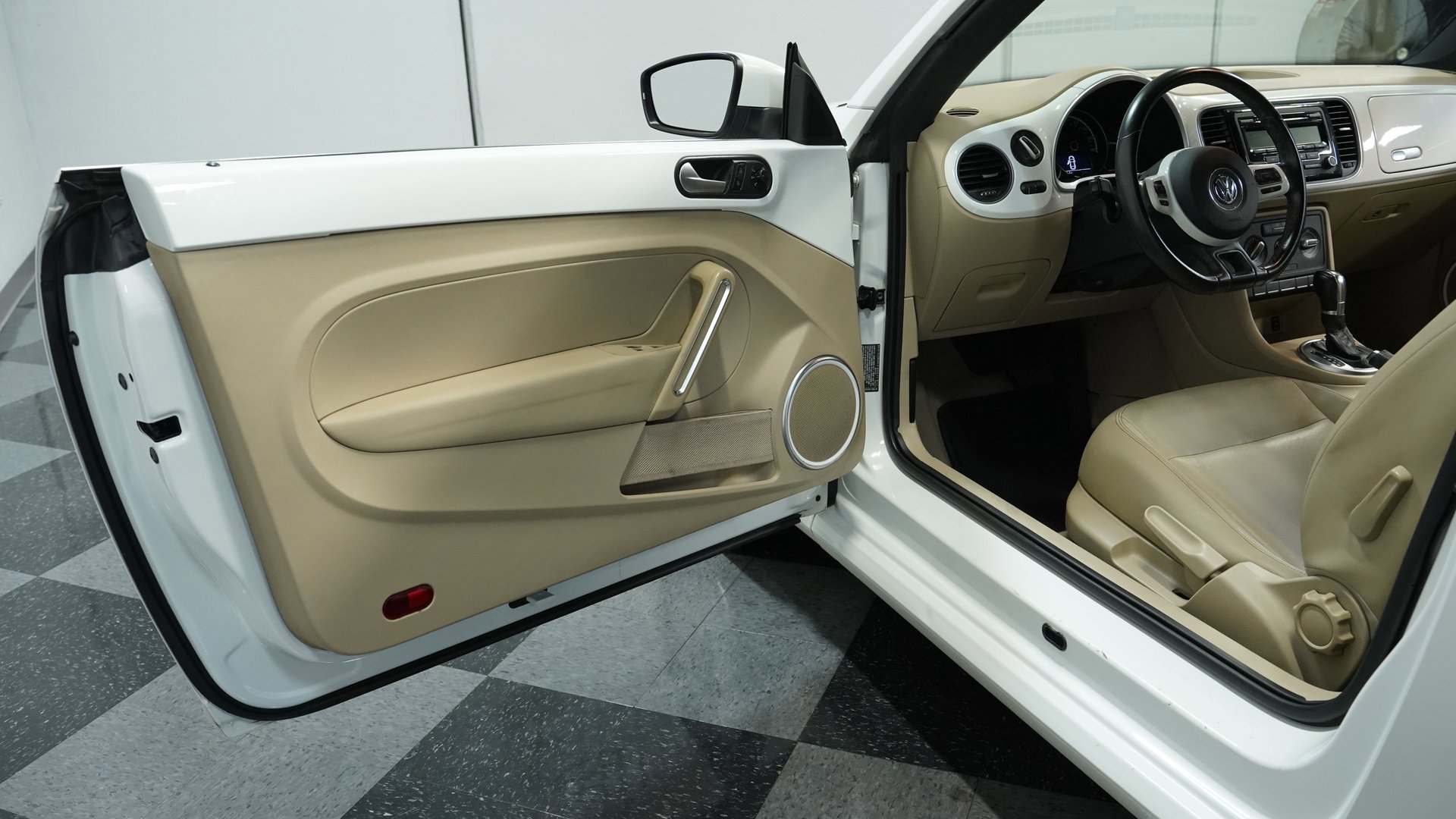 Used 2014 Volkswagen Beetle 1.8T image 28