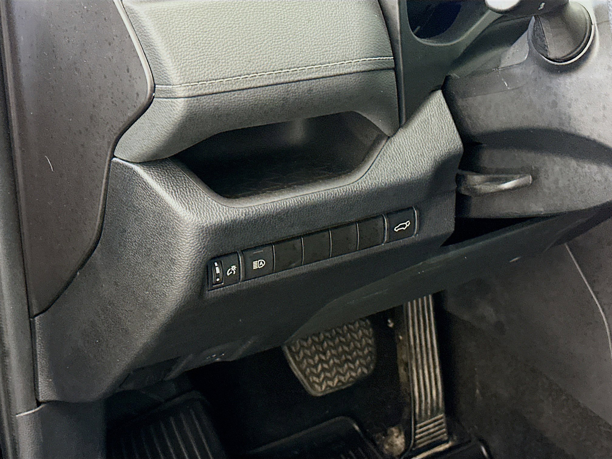 Used 2024 Toyota RAV4 XLE image 17