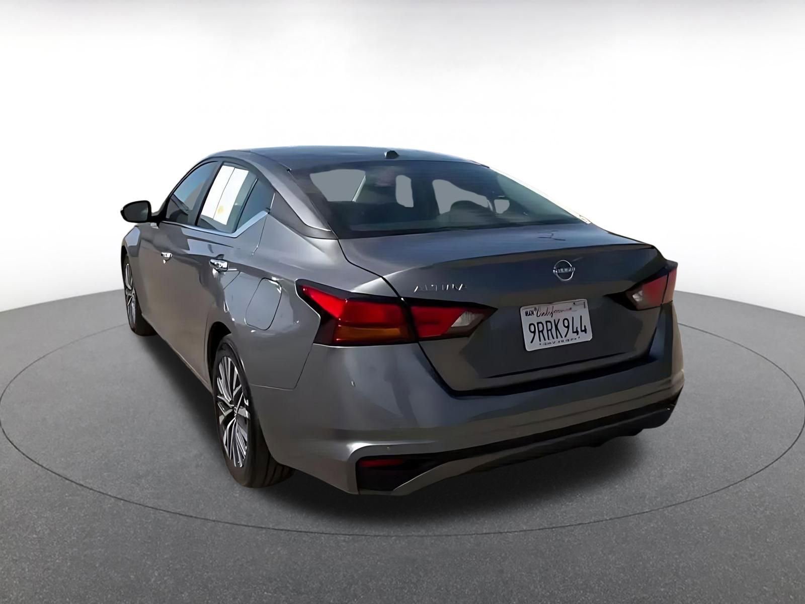 Used 2025 Nissan Altima 2.5 SV FWD image 11