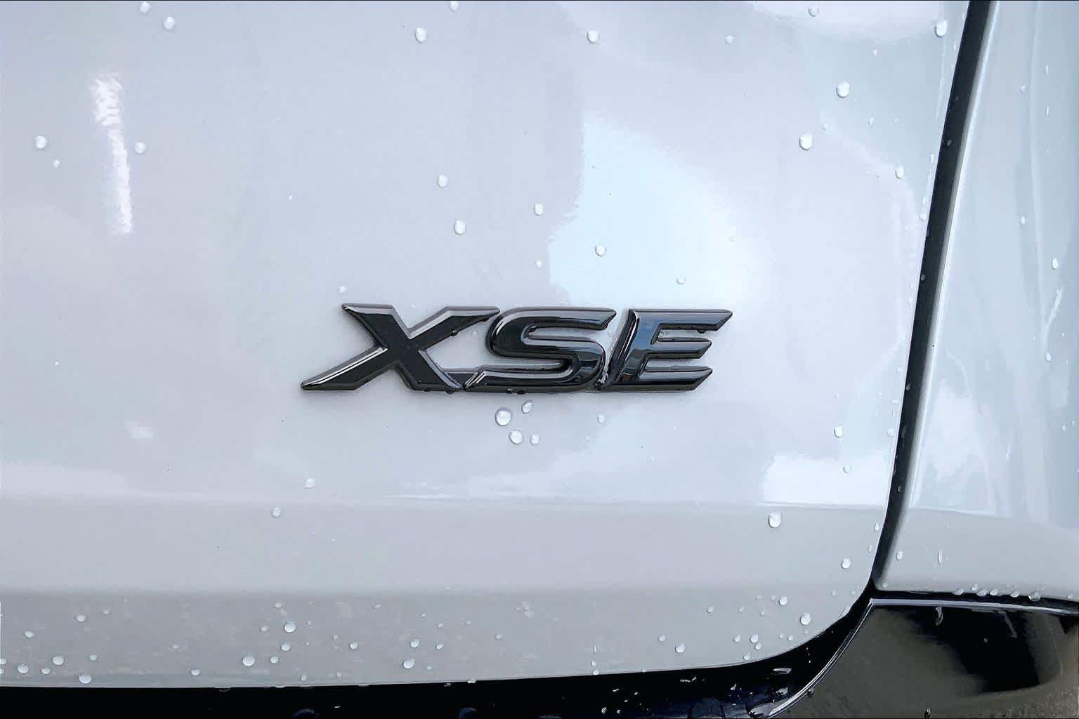 Used 2025 Toyota Sienna XSE w/ XSE Plus Package AWD/4WD image 10
