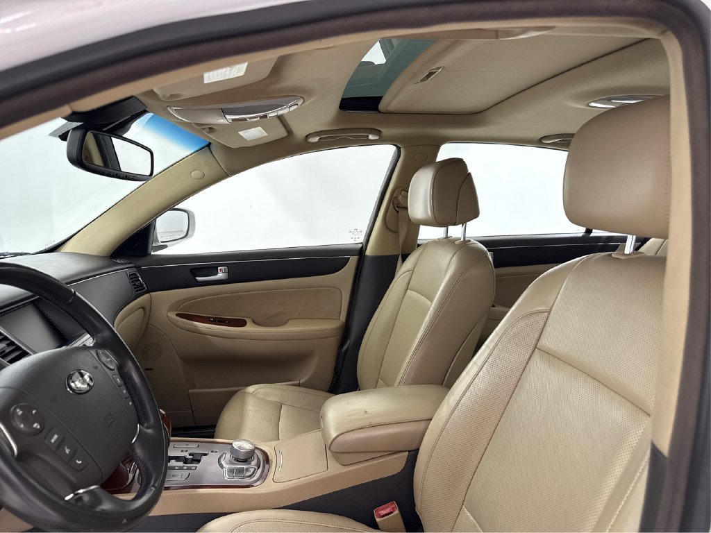 Used 2012 Hyundai Genesis 3.8 w/ Premium Pkg RWD image 29