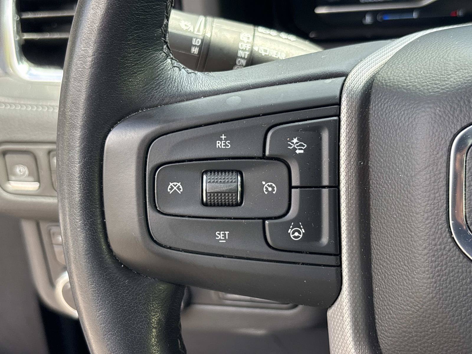 Used 2024 GMC Yukon Denali w/ Advanced Technology Package AWD/4WD image 19