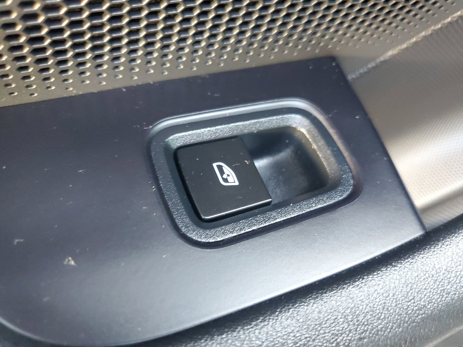 Used 2022 Porsche Taycan image 16