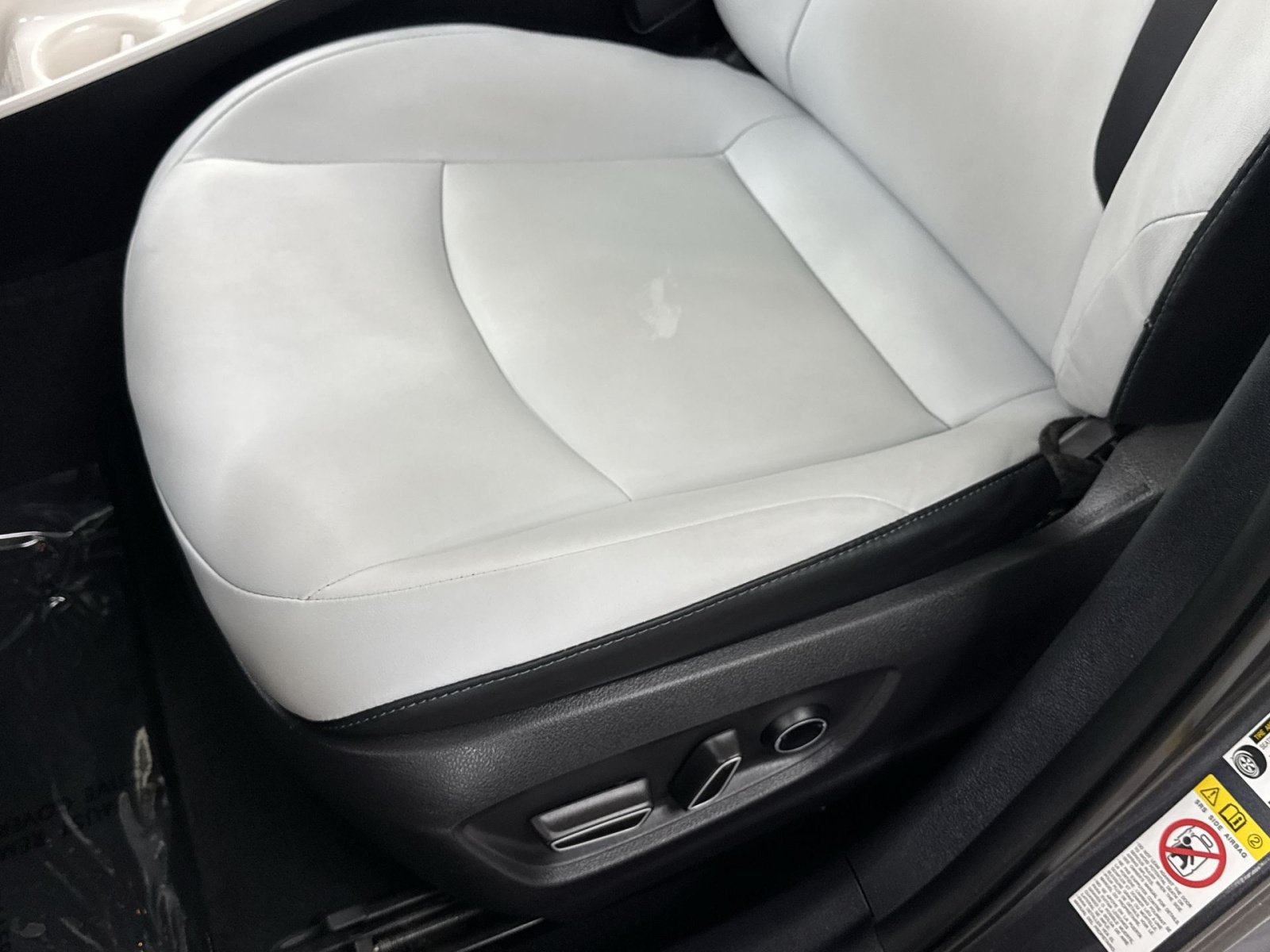 Used 2017 Toyota Prius Four FWD image 26