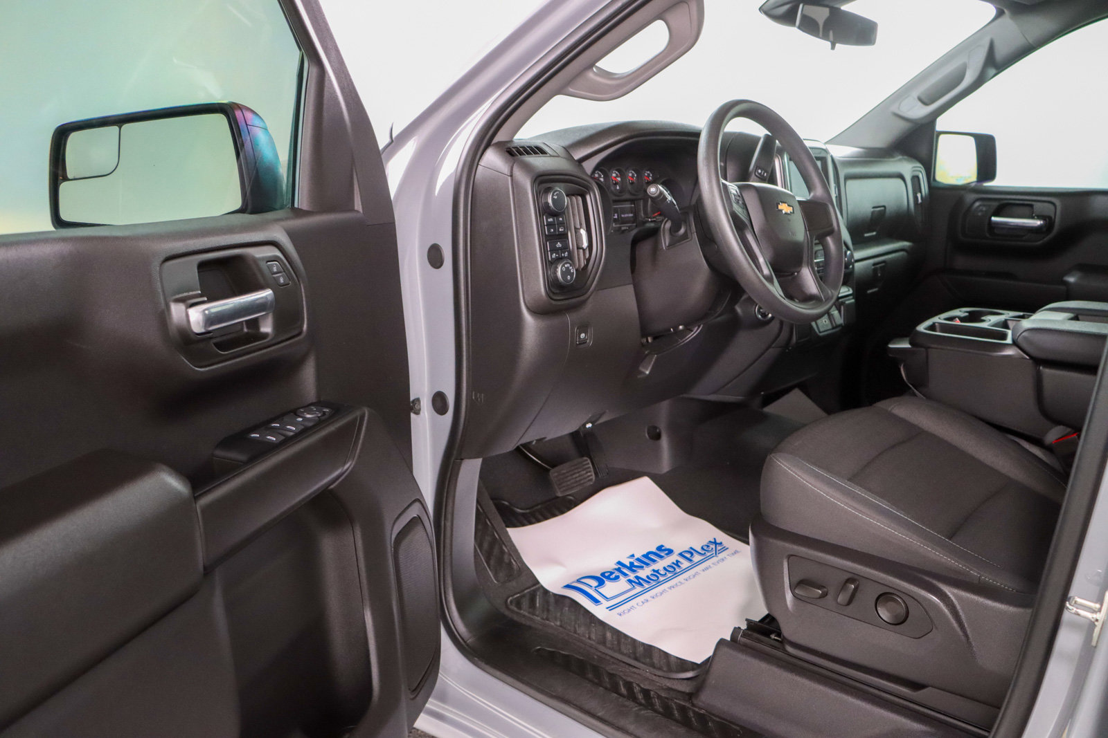 Used 2024 Chevrolet Silverado 1500 Custom AWD/4WD image 3