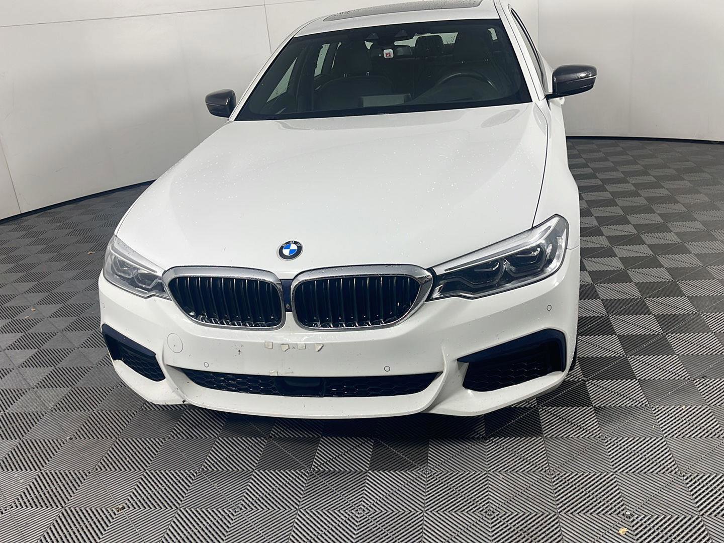 Used 2019 BMW 540i xDrive w/ M Sport Package image 3
