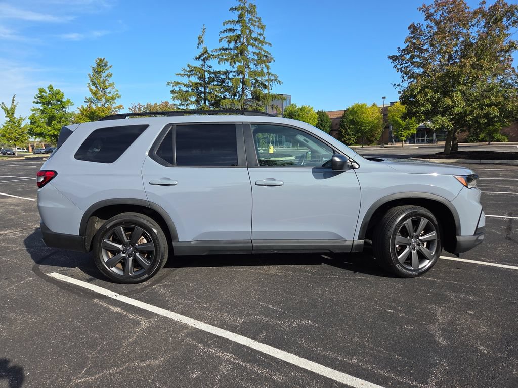 Used 2023 Honda Pilot Sport image 26