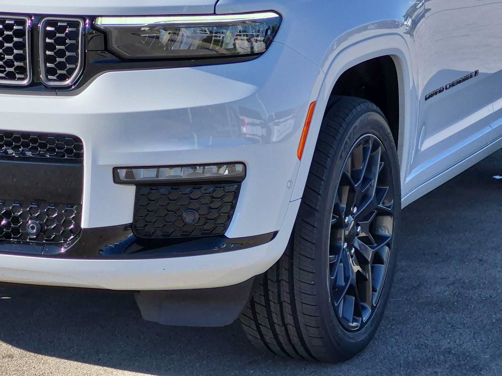 Used 2025 Jeep Grand Cherokee L Summit w/ Obsidian Package AWD/4WD image 11