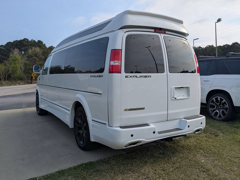 New 2026 Chevrolet Express 2500 Extended RWD image 4