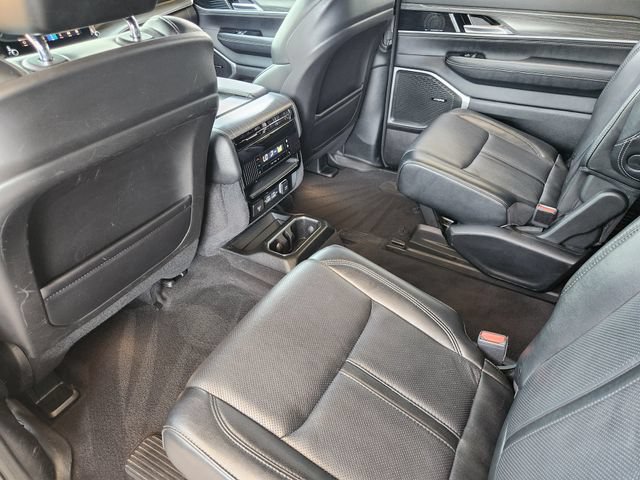 Certified 2024 Jeep Wagoneer L Series II AWD/4WD image 28