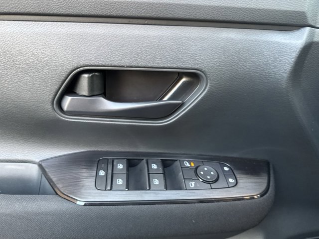New 2025 Nissan Kicks S image 32