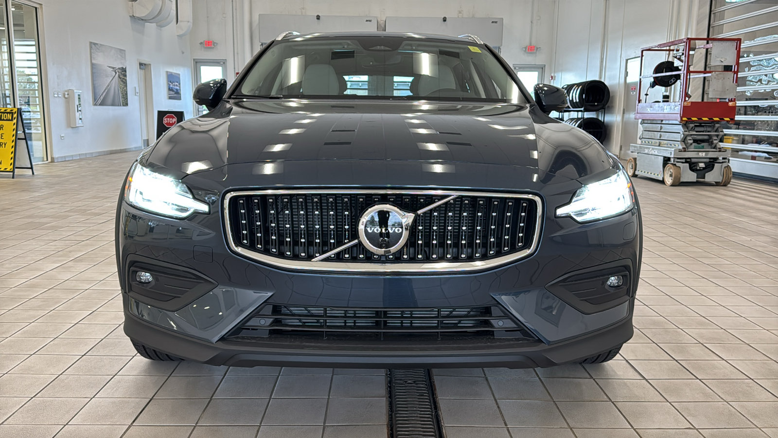 New 2026 Volvo V60 B5 Cross Country Plus w/ Protection Package Premier AWD/4WD image 10