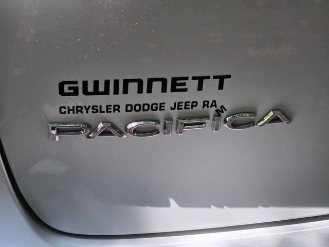 Used 2024 Chrysler Pacifica Touring-L FWD image 31