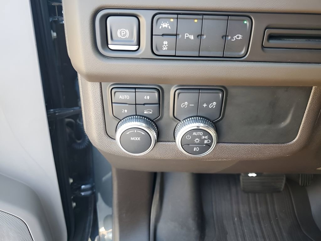 Used 2021 GMC Yukon XL SLT w/ Rear Media and Nav Package image 33