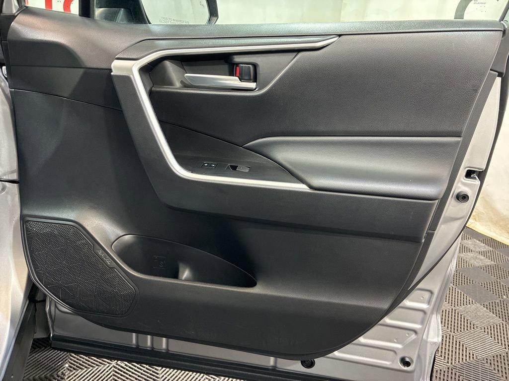 Used 2023 Toyota RAV4 XLE AWD/4WD image 11