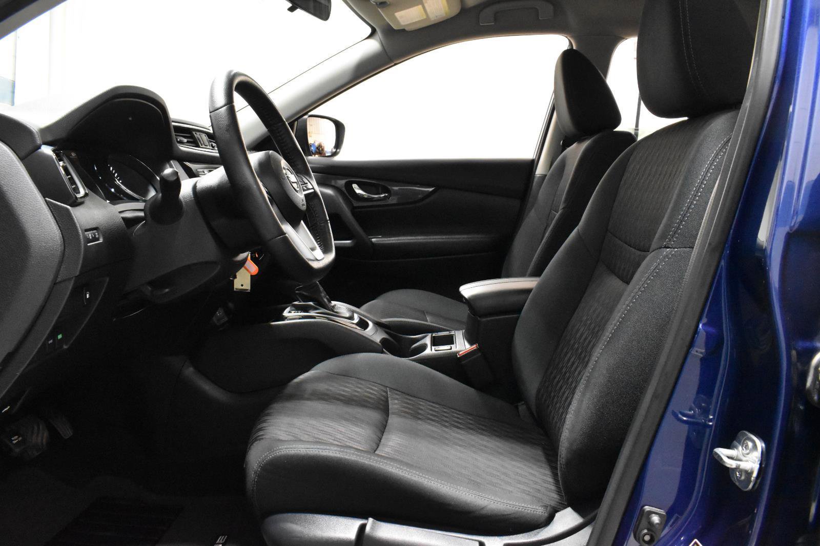 Used 2019 Nissan Rogue S image 4