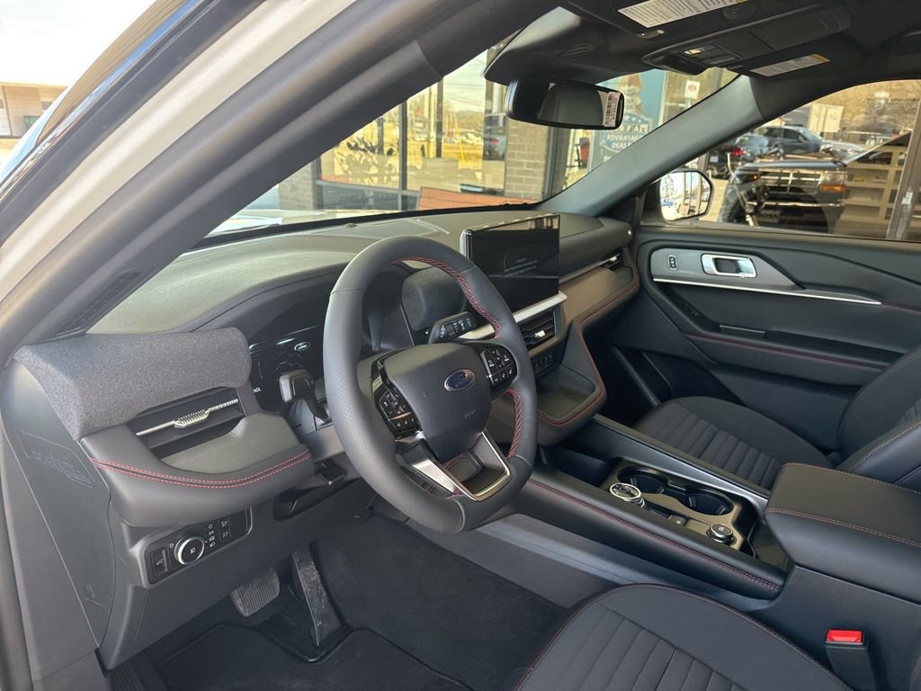 New 2026 Ford Explorer ST-Line w/ ST-Line Street Pack image 9