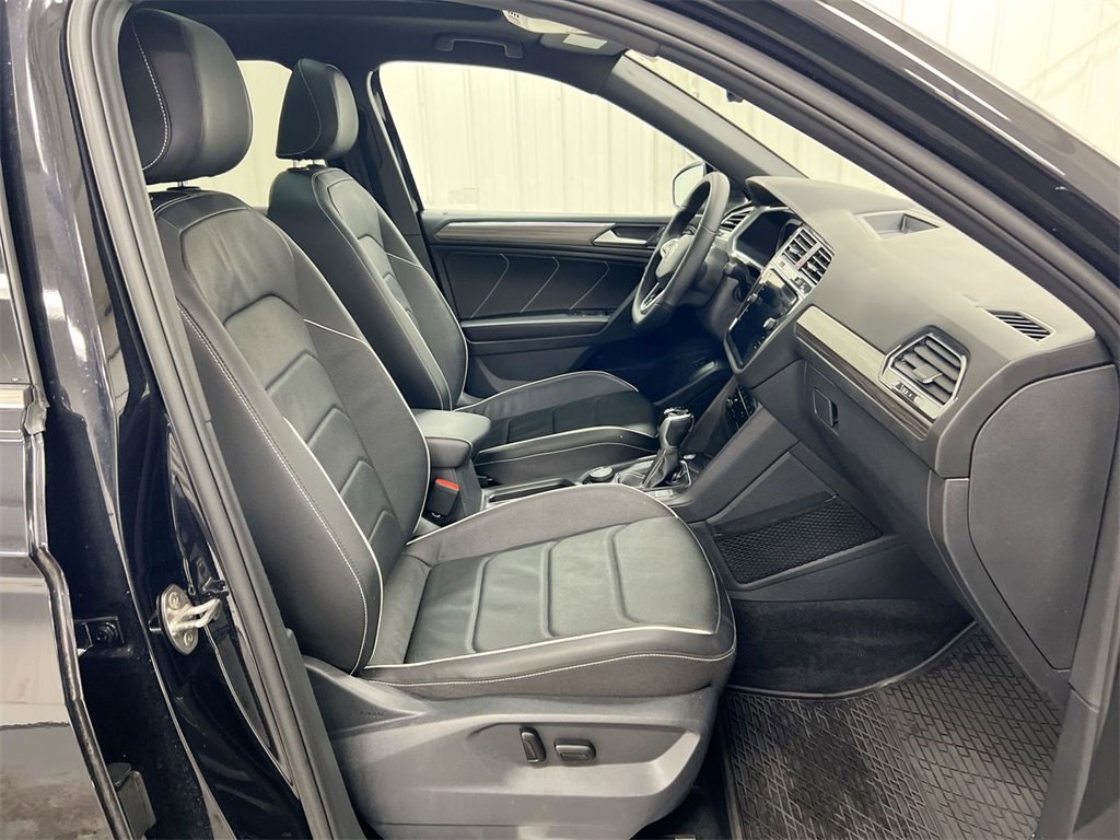 Used 2022 Volkswagen Tiguan SEL R-Line image 23