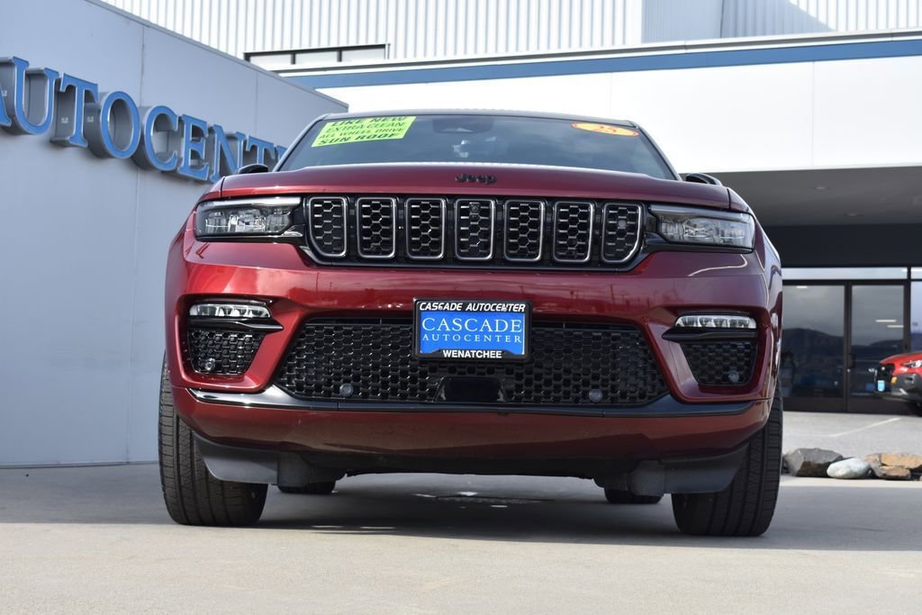 Used 2025 Jeep Grand Cherokee Summit w/ Adv Protech Group IV AWD/4WD image 2