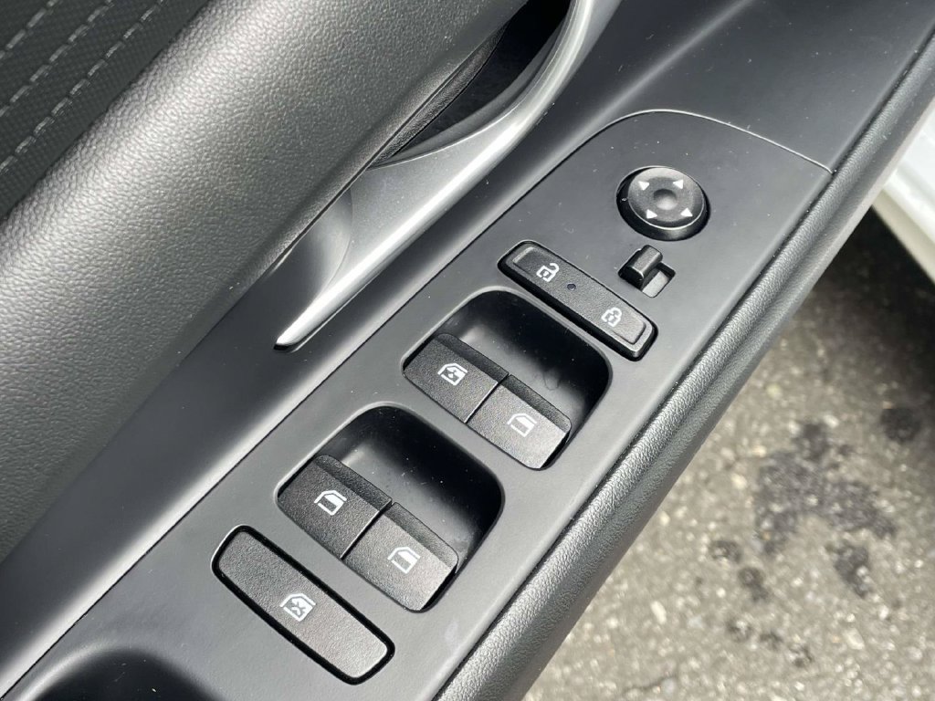 Certified 2024 Hyundai Elantra SEL FWD image 14