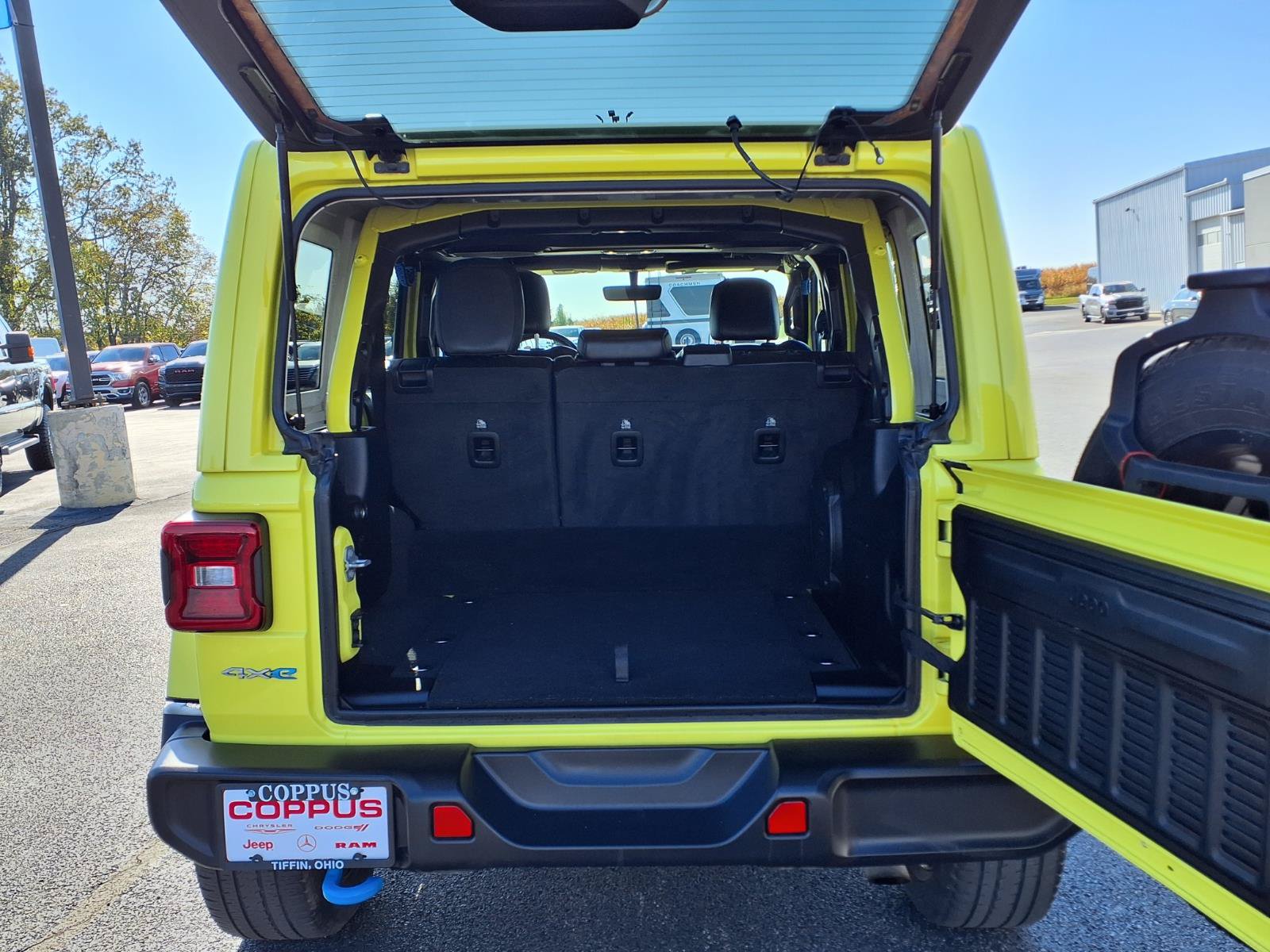 Used 2022 Jeep Wrangler Unlimited Sahara AWD/4WD image 12