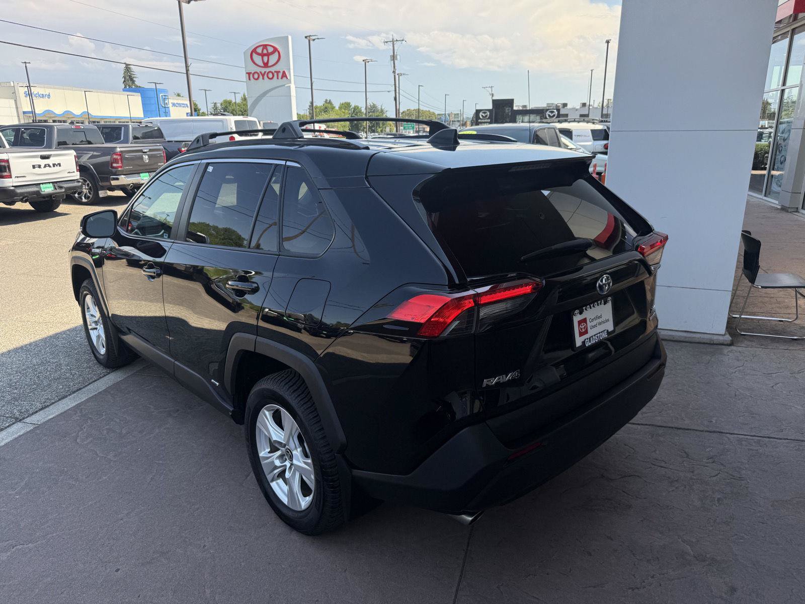 Certified 2021 Toyota RAV4 XLE w/ Carpet Mat Package (TMS) AWD/4WD image 6