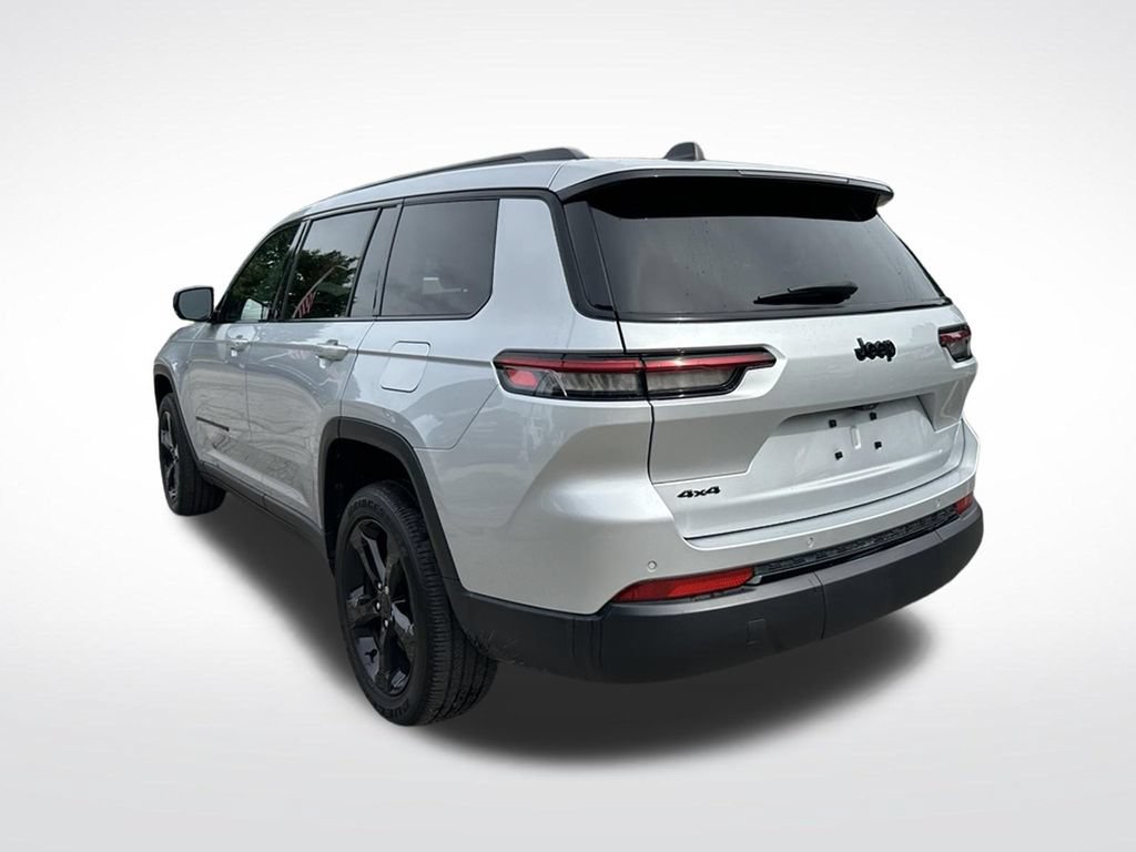 Used 2024 Jeep Grand Cherokee L Altitude AWD/4WD image 3