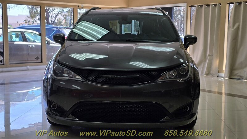 Used 2019 Chrysler Pacifica Touring-L w/ S Appearance Package FWD image 10
