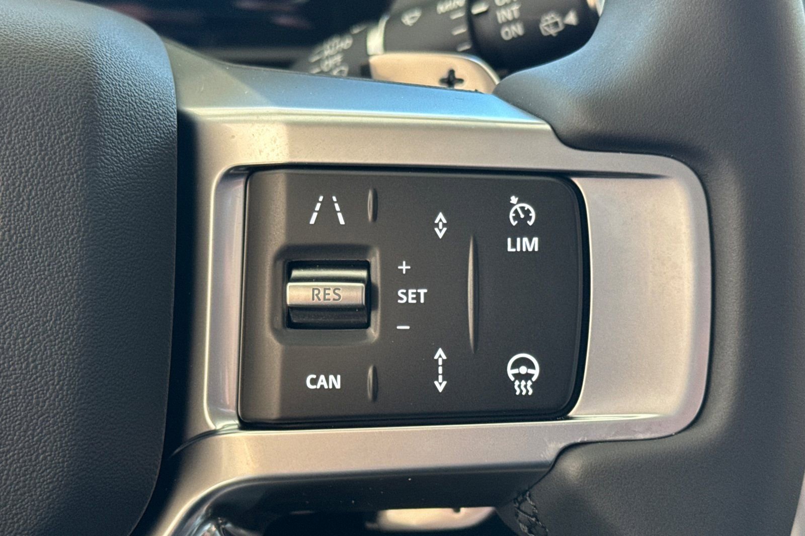 New 2026 Land Rover Discovery Dynamic SE AWD/4WD image 25
