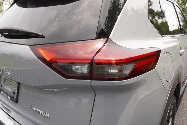 Used 2022 Nissan Rogue Platinum w/ Head-Up Display Package FWD image 32