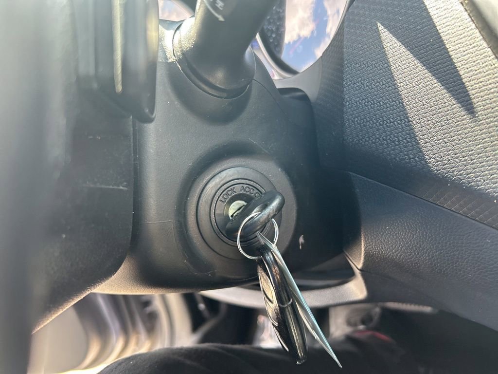 Used 2017 Hyundai Veloster image 38