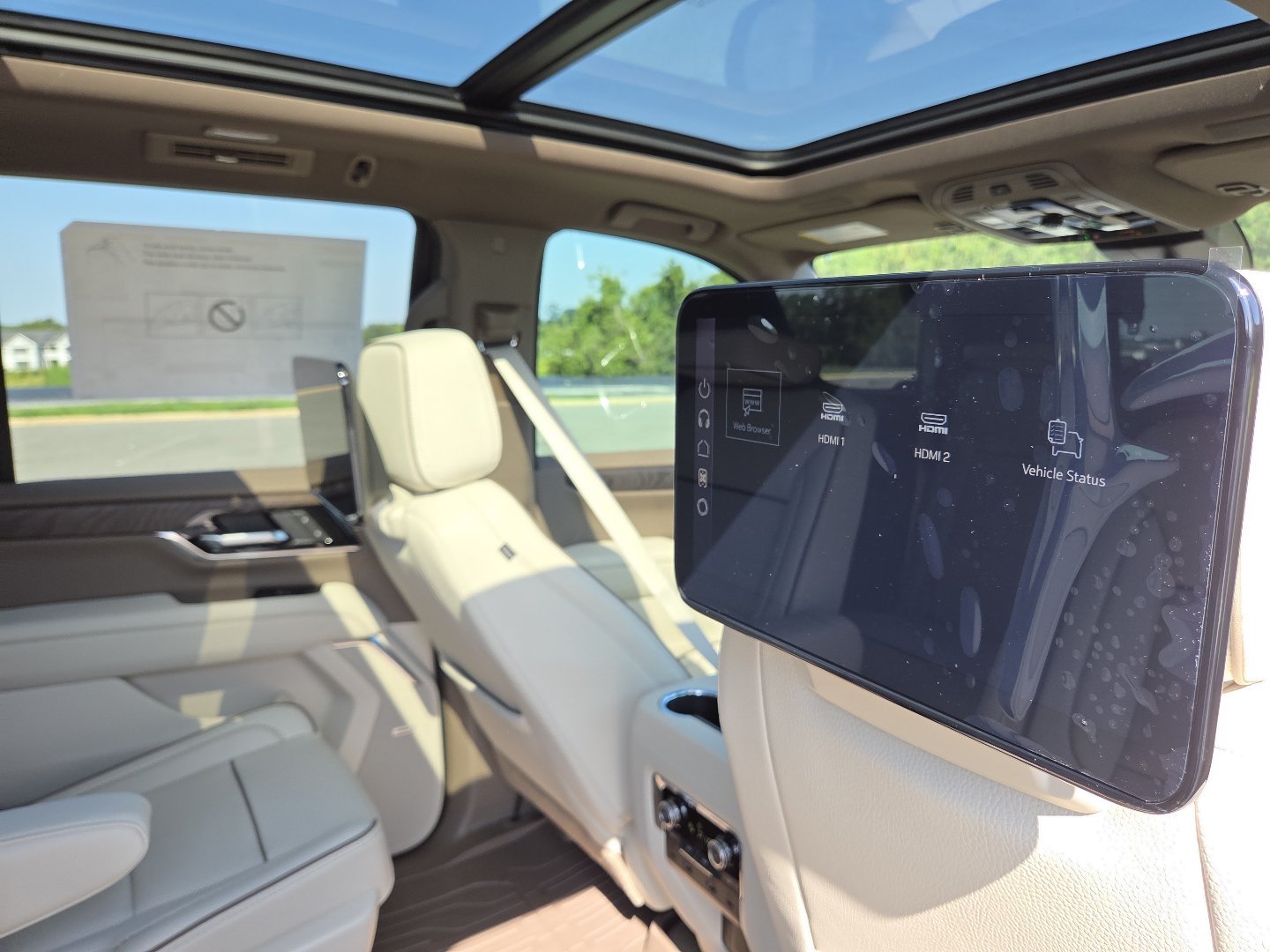 New 2026 GMC Yukon Denali w/ Denali Reserve Package AWD/4WD image 32