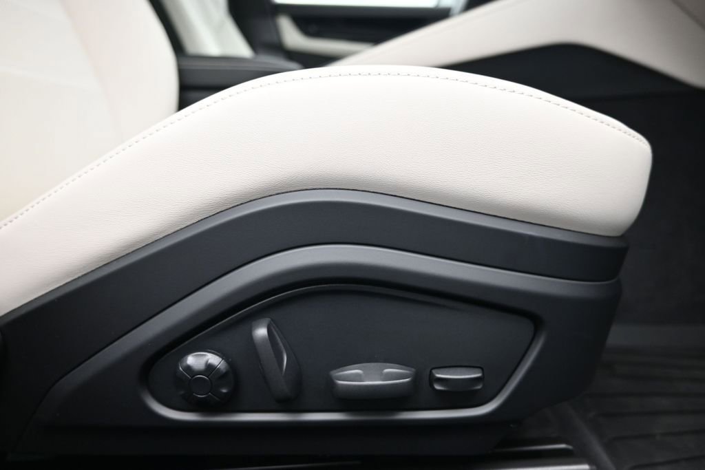 Certified 2026 Porsche Panamera image 14