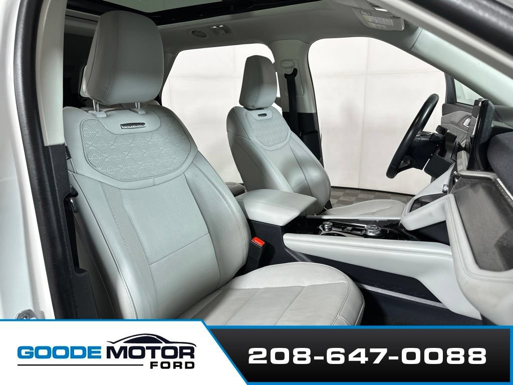 Used 2025 Ford Explorer Platinum w/ Ultimate Package AWD/4WD image 24