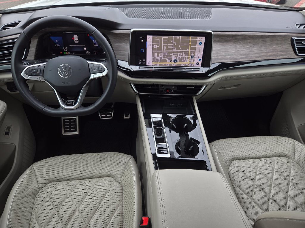 Used 2024 Volkswagen Atlas SEL Premium R-Line AWD/4WD image 16
