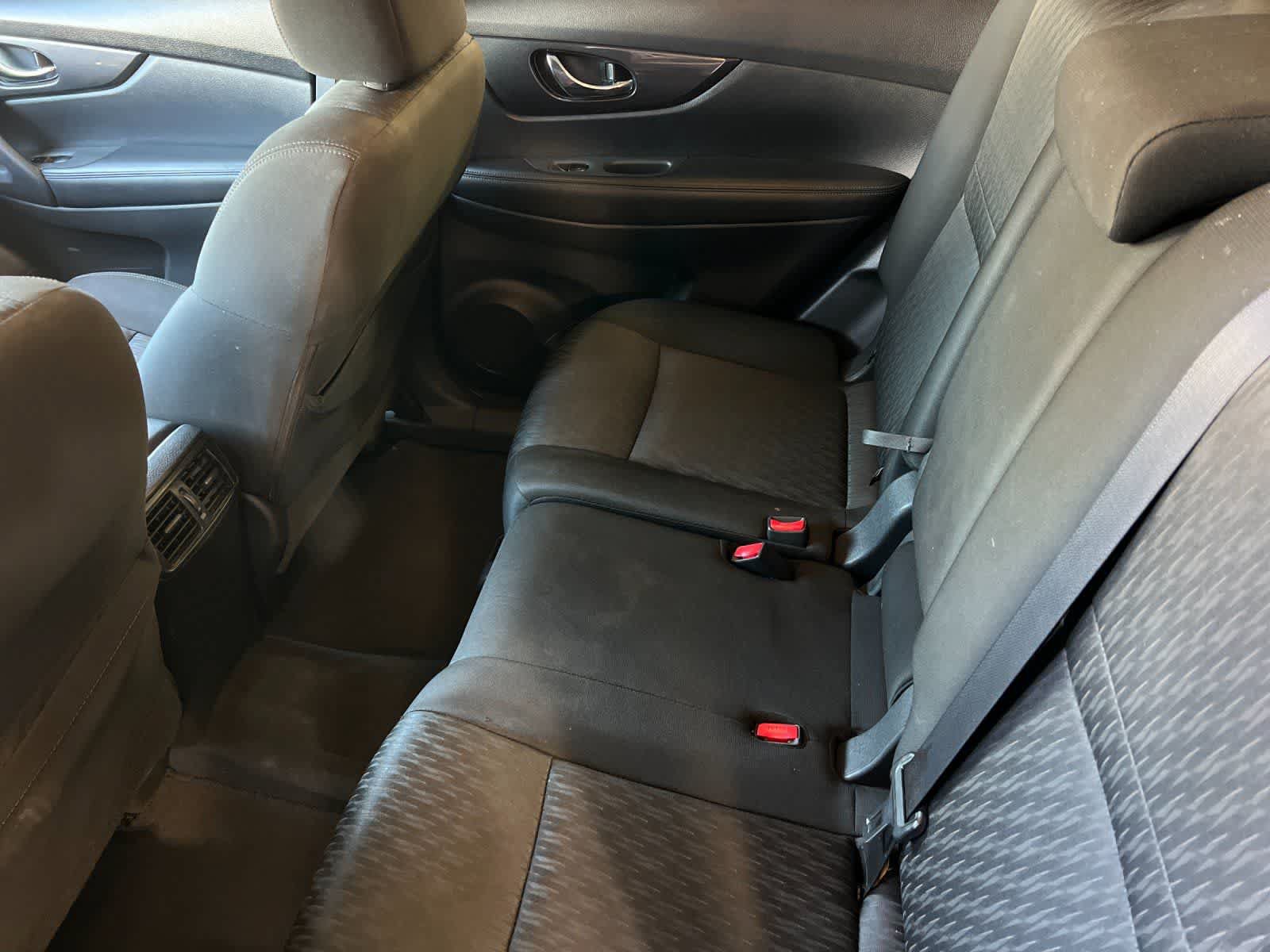 Used 2017 Nissan Rogue SV FWD image 5