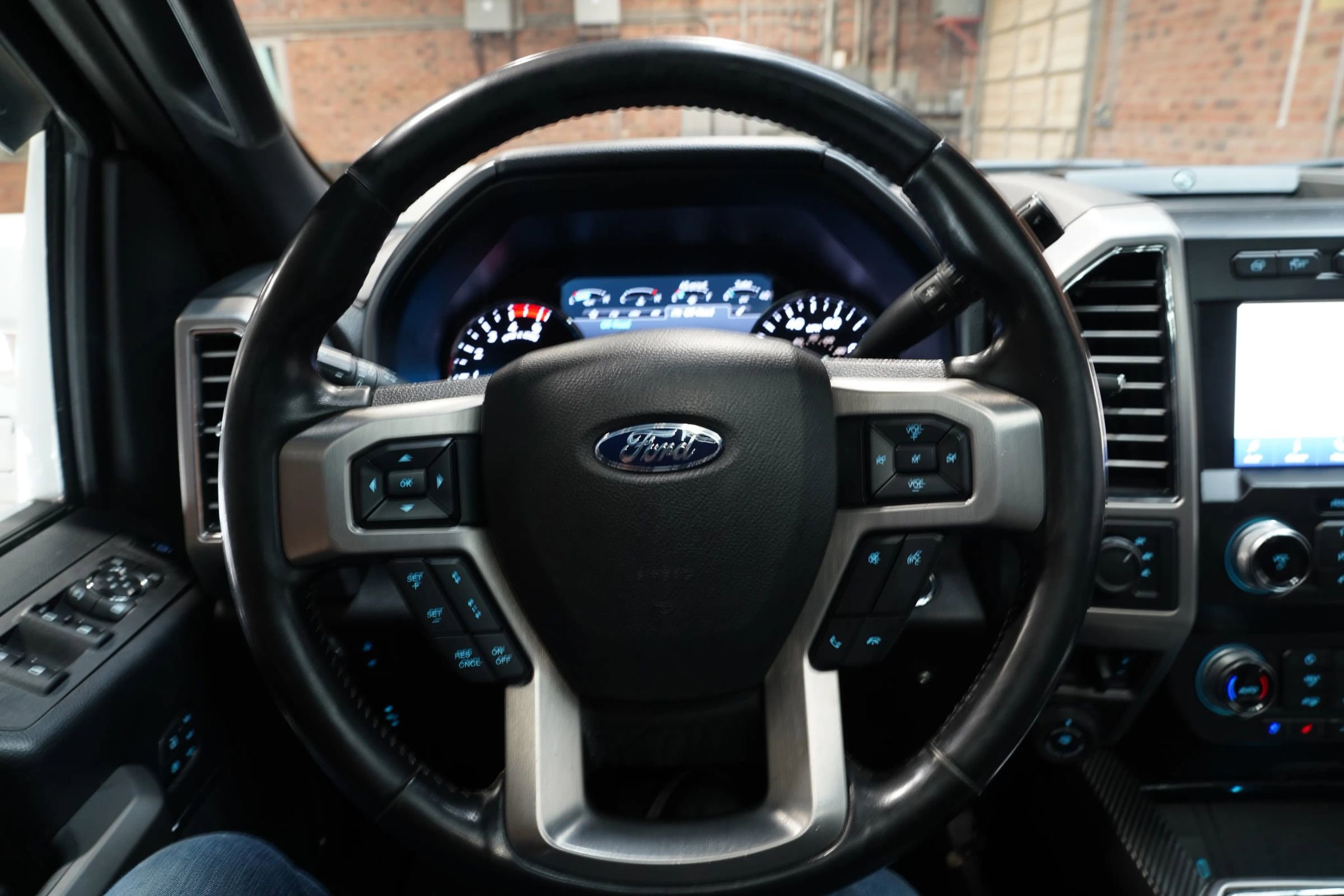 Used 2020 Ford F350 Platinum w/ FX4 Off-Road Package image 48