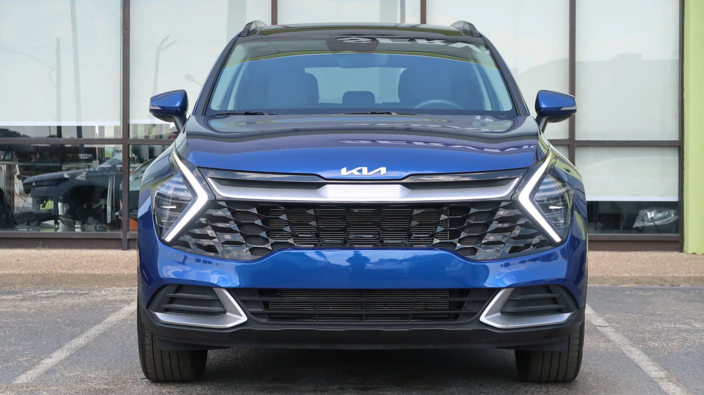 Used 2025 Kia Sportage EX w/ Premium Package AWD/4WD image 2